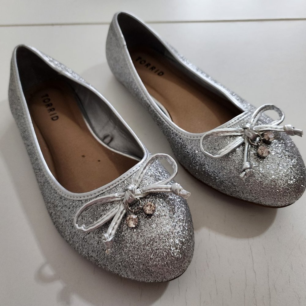 Women's Torrid Silver Glitter Flats with Bow Size 8 Wide
